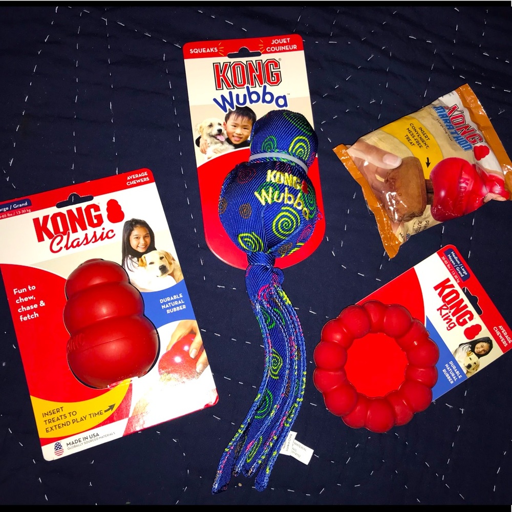 KONG LARGE DOG TOY & TREAT BUNDLE!!